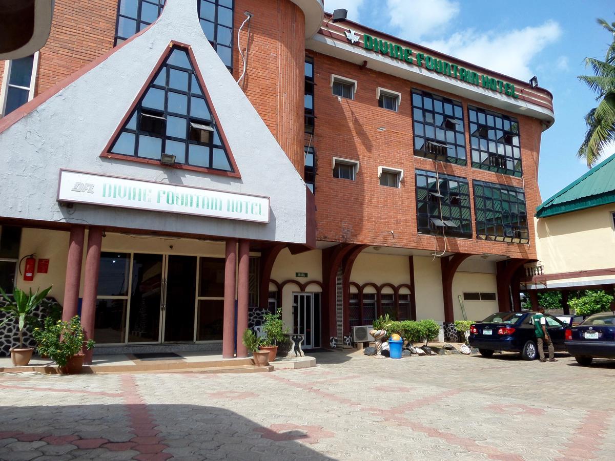 Divine Fountain Hotel Ajao Estate Lagos Buitenkant foto