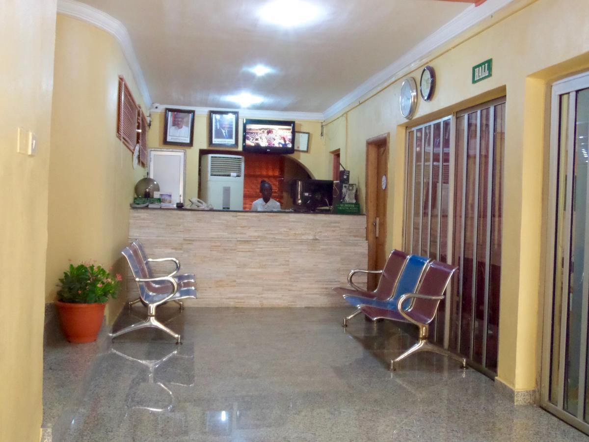 Divine Fountain Hotel Ajao Estate Lagos Buitenkant foto